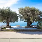 Mara με ιδιωτική παραλία *