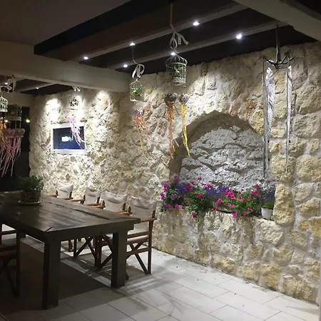 펜션 Mara με ιδιωτική παραλία Loutra Elevtheron