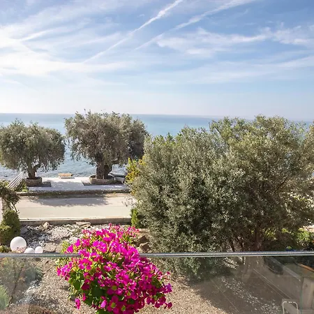 Mara με ιδιωτική παραλία *