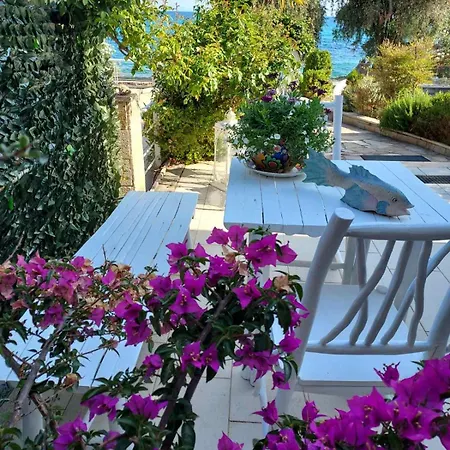 Holiday home Mara με ιδιωτική παραλία Loutra Elevtheron