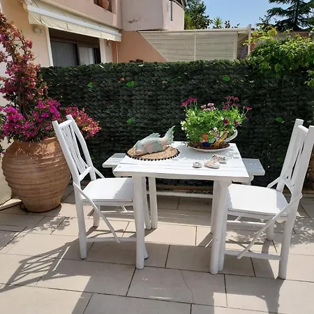 Mara με ιδιωτική παραλία Loutra Elevtheron