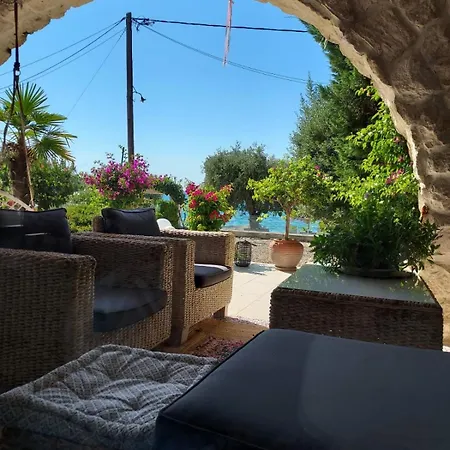 Mara με ιδιωτική παραλία * Loutra Elevtheron