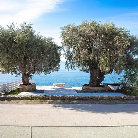 Mara με ιδιωτική παραλία *