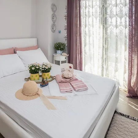 Mara με ιδιωτική παραλία Дом отдыха *