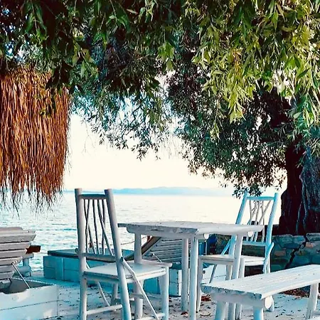 Mara με ιδιωτική παραλία Loutra Elevtheron