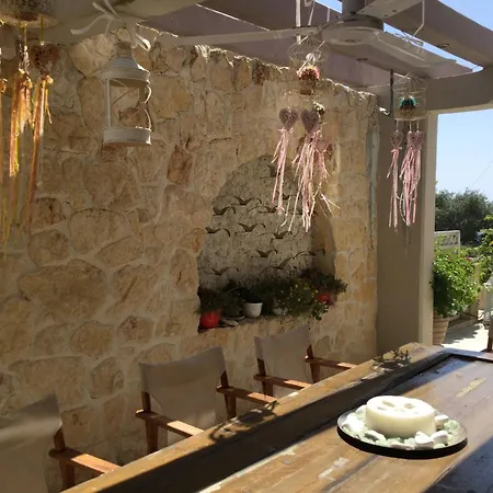 Holiday home Mara με ιδιωτική παραλία Loutra Elevtheron