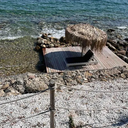 Mara με ιδιωτική παραλία Loutra Elevtheron