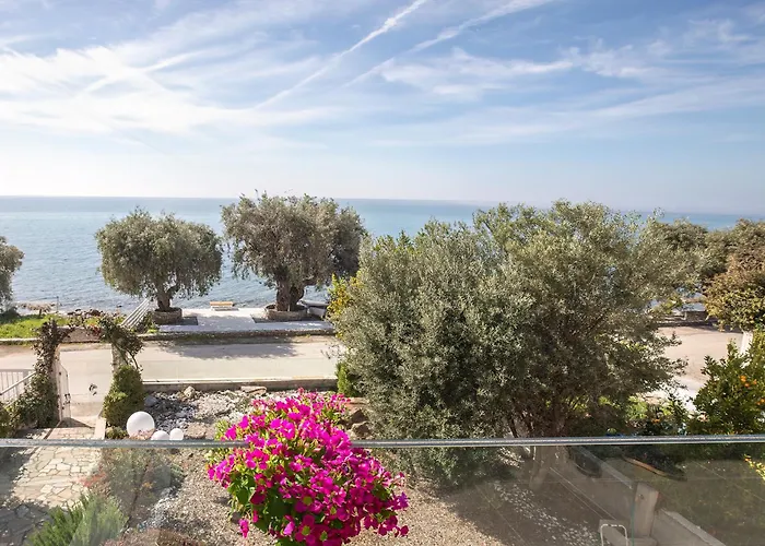 Mara με ιδιωτική παραλία *